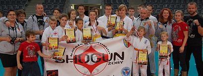 Medalowy kwartet żorskich karateków