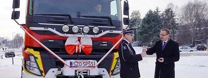 Nowy wóz i wyposażenie. Strażacy ochotnicy otrzymali sprzęt za ponad 2 mln zł 