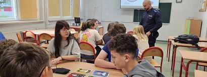 Żorscy policjanci edukują młodzież w ramach Dnia Walki z Handlem Ludźmi