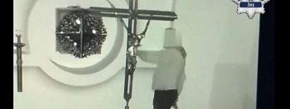 Mężczyzna zdewastował wnętrze zakrystii i skradł wino mszalne, które wypił na miejscu Mężczyzna zdewastował wnętrze zakrystii i skradł wino mszalne, które wypił na miejscu