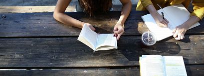 Zaczynasz studia od października? Złóż dokumenty do ZUS, aby nie stracić renty rodzinnej