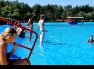 Na basenie MOSiR w Roju